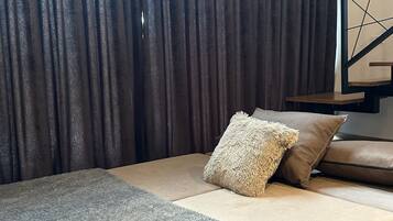 2 slaapkamers, een strijkplank/strijkijzer, reisbedje, wifi