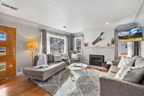 House, Multiple Beds, Patio, Garden View (516 W Mountain Ave - Group) | Living area