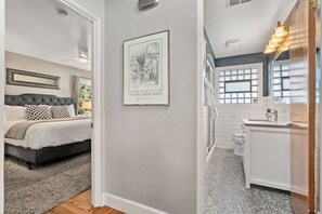 Hus, flere senger, terrasse, hageutsikt (516 W Mountain Ave - Group) | 4 soverom, individuelt dekorert og individuelt innredet