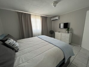 1 bedroom, iron/ironing board, free WiFi, bed sheets - Lovely apartment in a gated resort with a huge beautiful pool! (Willemstad)