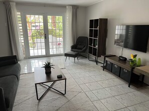 Smart TV, books - Lovely apartment in a gated resort with a huge beautiful pool! (Willemstad)