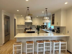 Micro-ondes, four, plaque de cuisson, lave-vaisselle