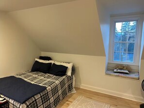 4 bedrooms, WiFi, bed sheets