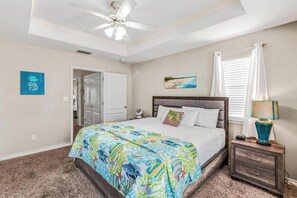 3 habitaciones, tabla de planchar con plancha, wifi y ropa de cama 