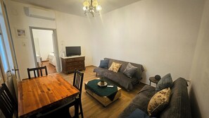 Living area - Luljeta's Guest House -
Your Peaceful Haven in Hydra’s Heart. (Idra)