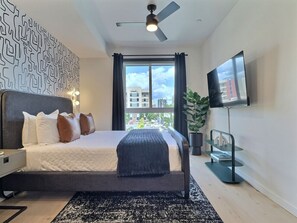 Bureau, fer et planche Ă repasser, accĂšs au Wi-Fi (inclus)