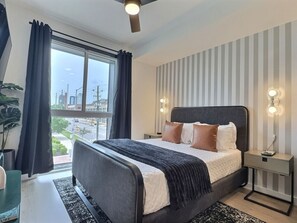 Bureau, fer et planche à repasser, Wi-Fi gratuit, draps fournis