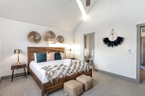 Maison, Plusieurs lits, patio, vue sur le jardin (827 Heschel St. (Unit B & C)) | 4 chambres, décor unique, ameublement unique, fer et planche à repasser
