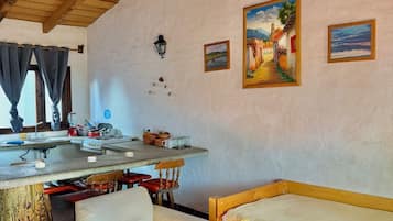 Familie villa, uitzicht op tuin | Privékeuken