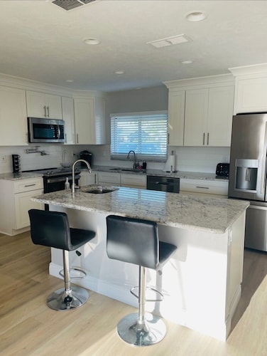 SW Gulf Access - Pool Retreat and Boaters Dream