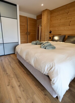 4 chambres, fer et planche à repasser, Wi-Fi, draps fournis