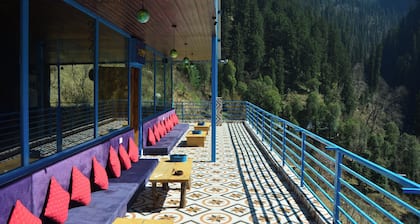 Limbo Cafe & Rooms