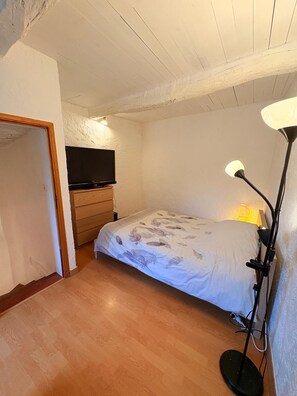 2 Schlafzimmer, Bügeleisen/Bügelbrett, Bettwäsche