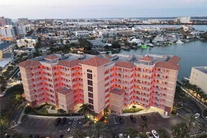 Exterior - 5 STAR WATERFRONT CONDO,3BR,2BATH,POOL HOTTUB PANORAMIC VIEWS.
RATES REDUCED (Clearwater)