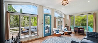 The Myrtle Villa Hot Tub  Pool Near Mount Snow