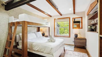 8 camere, una scrivania, ferro/asse da stiro, culla da viaggio