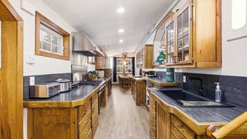 冰箱、微波炉、烤箱、炉灶