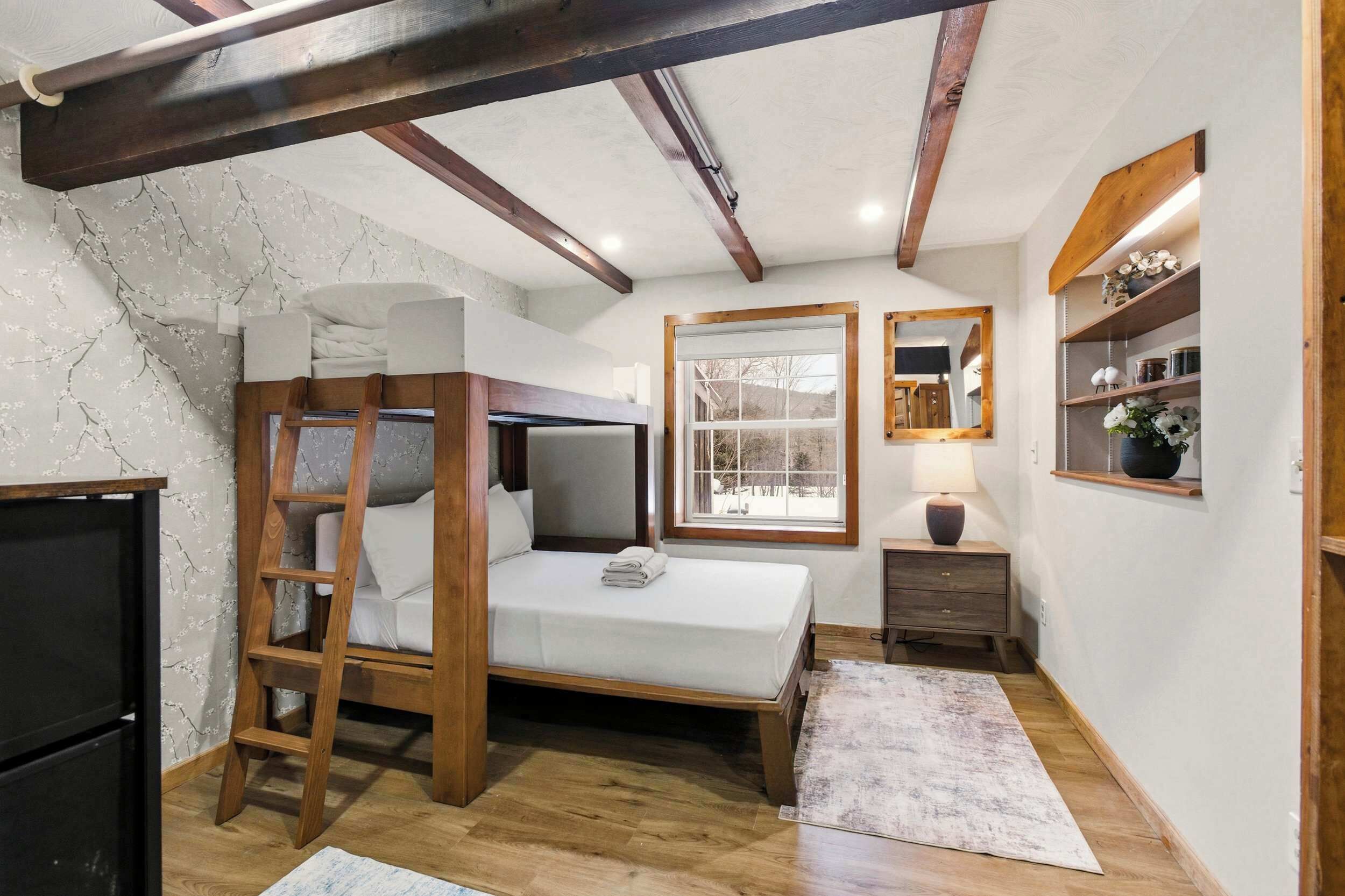 6 多间卧室、办公桌、熨斗/熨衣板、旅行婴儿床