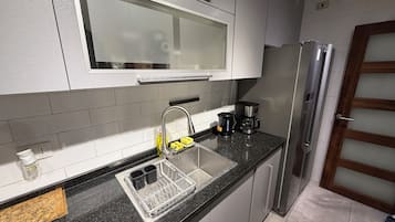 Fridge, microwave, oven, coffee/tea maker