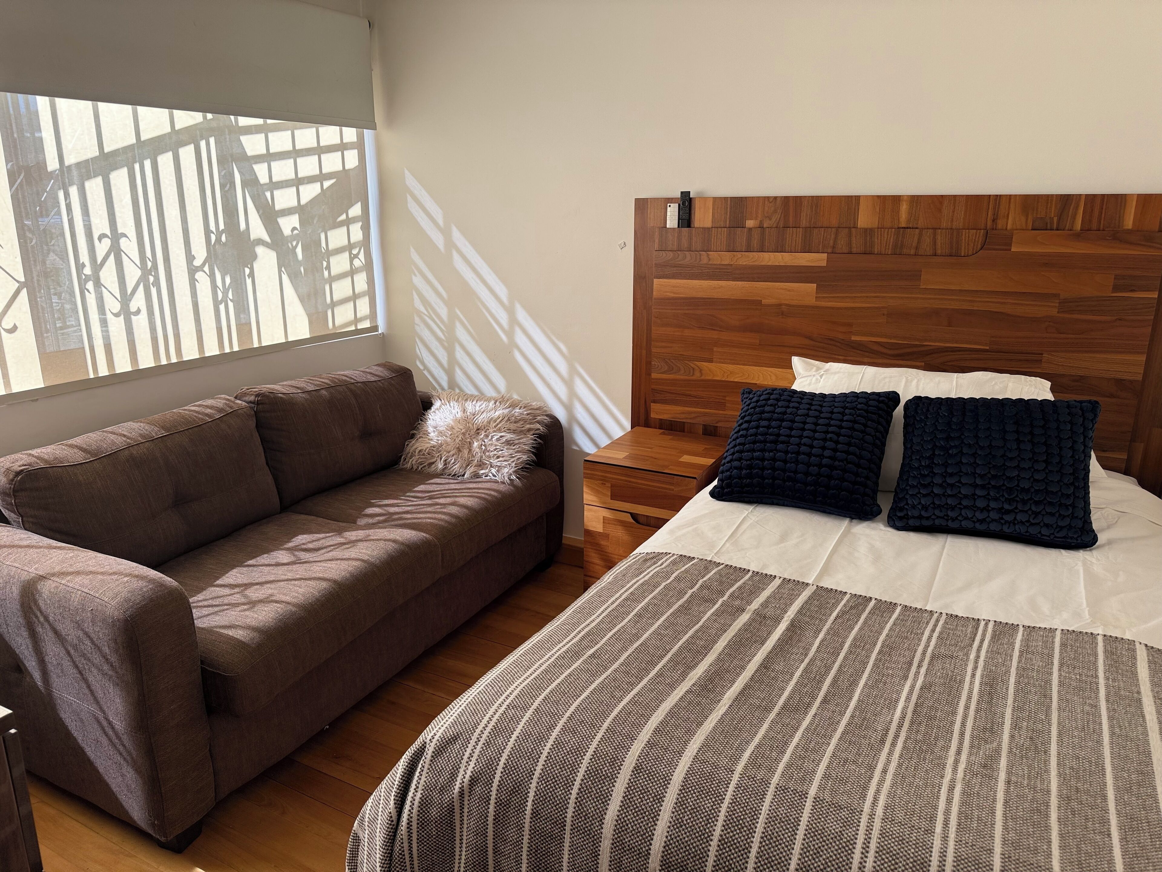 3 soverom, skrivebord, strykejern/-brett og wi-fi