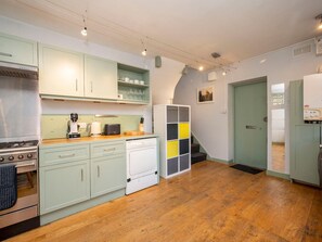 Kühlschrank, Mikrowelle, Ofen, Geschirrspüler