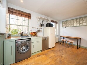 Refrigerador, microondas, horno, lavavajillas