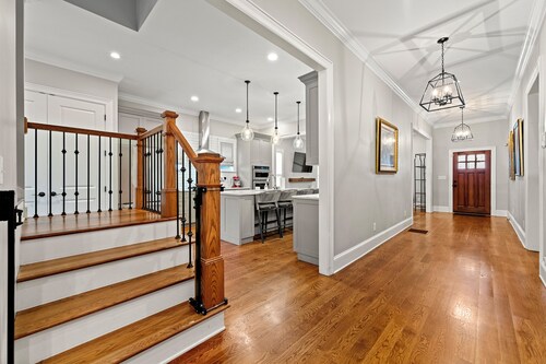 Spacious 5-bedroom house with WiFi, AC in delightful  InTown Atlanta.