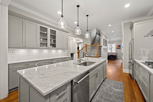 Spacious 5-bedroom house with WiFi, AC in delightful  InTown Atlanta.