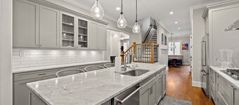 Spacious 5-bedroom house with WiFi, AC in delightful  InTown Atlanta.