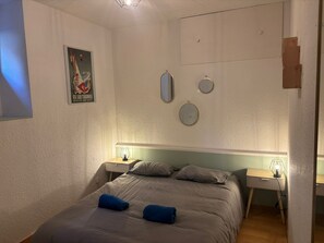 2 chambres, fer et planche à repasser, Wi-Fi, draps fournis