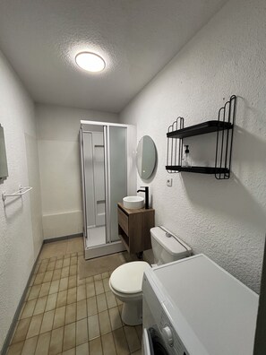 Shower, hair dryer, towels - T3 comfort à Ax: randos, skiing and relaxation (Ax-les-Thermes)