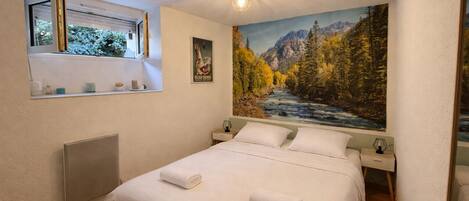 2 bedrooms, iron/ironing board, WiFi, bed sheets