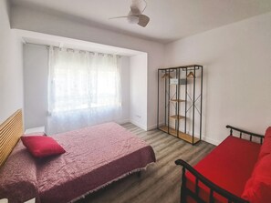 3 chambres, fer et planche à repasser, lit parapluie, Wi-Fi gratuit