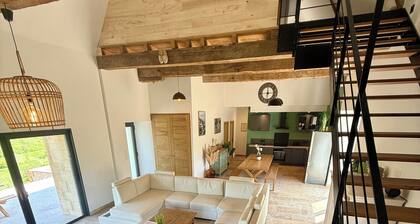 Charming gîte with swimming pool