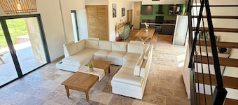 Charming gîte with swimming pool