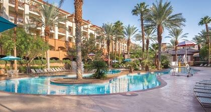 Outlet Shopping, Lazy River Bliss & Vegas Nights: Your Ideal Southern Stay.