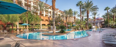 Outlet Shopping, Lazy River Bliss & Vegas Nights: Your Ideal Southern Stay.