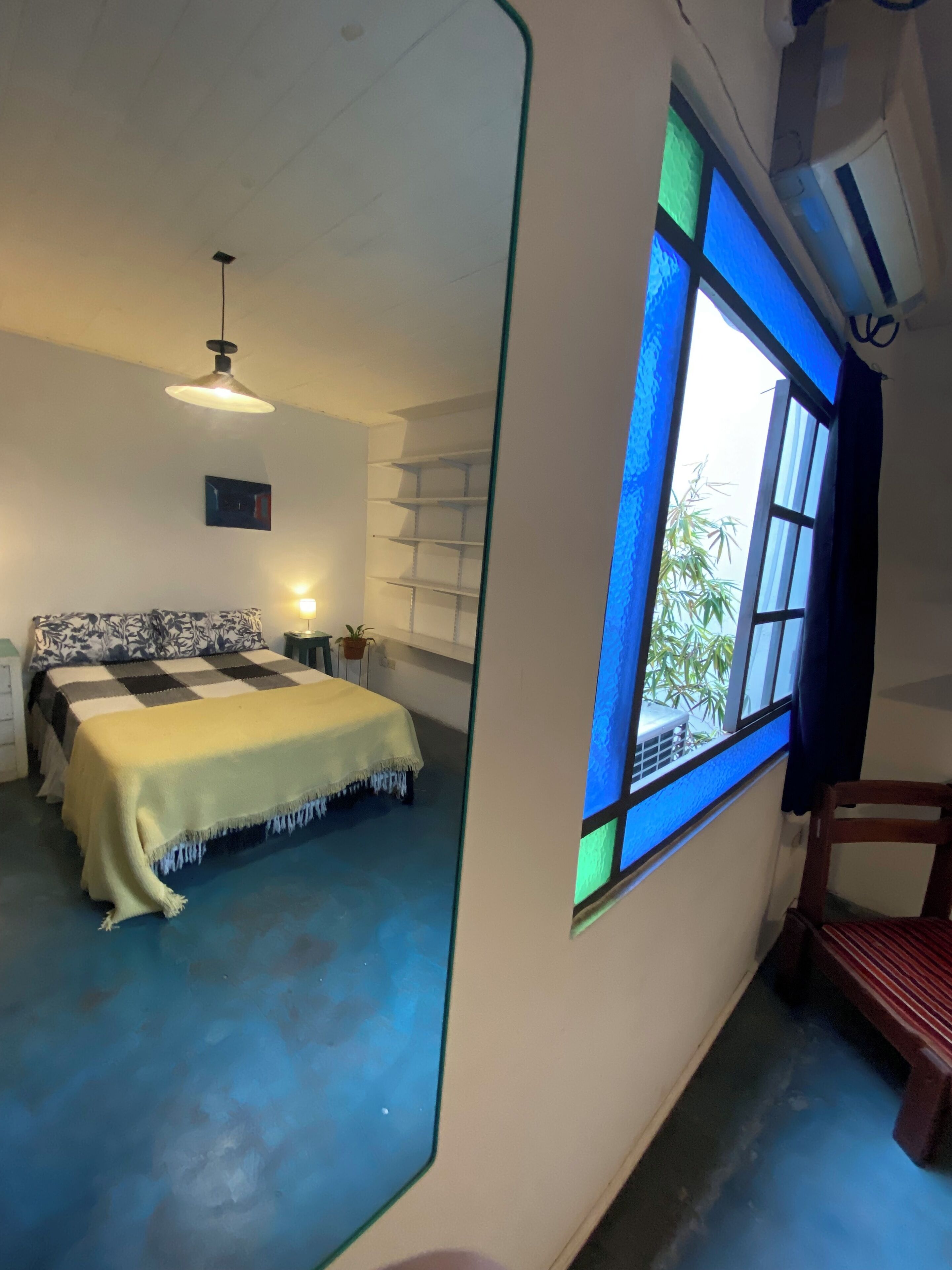 4 habitaciones, tabla de planchar con plancha, wifi y ropa de cama 