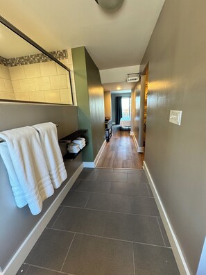 2 Schlafzimmer, Schreibtisch, Bügeleisen/Bügelbrett, WLAN