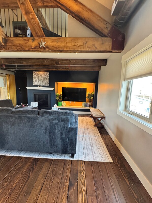 Smart TV, fireplace, video games, DVD player