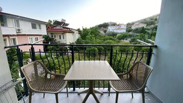 Appartement Deluxe, balcon, vue piscine | Balcon