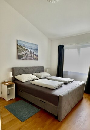 3 bedrooms, desk, free WiFi, bed sheets