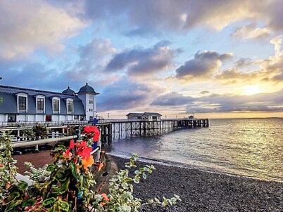 2 bedroom accommodation in Penarth