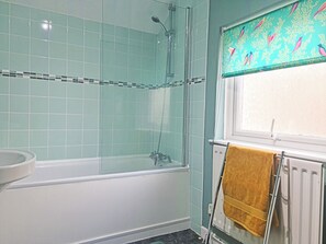 Towels - 2 bedroom accommodation in Penarth (Penarth)