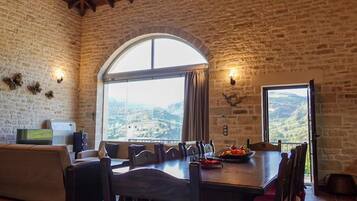 Villa, Multiple Beds, Patio, Valley View | Dining room