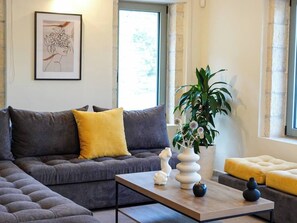 Villa, Meerdere bedden, privézwembad, uitzicht op zwembad | Woonruimte | Flatscreentelevisie