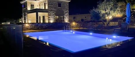 Seasonal outdoor pool, pool umbrellas