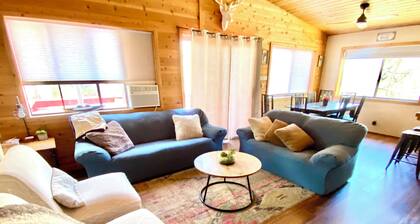 3-bedroom house in Peaceful Frazier Park with AC, WiFi
