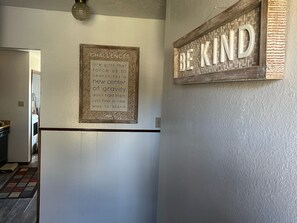 المنشأة من الداخل