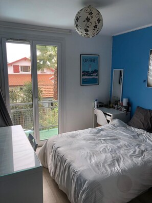 4 habitaciones, tabla de planchar con plancha, wifi y ropa de cama